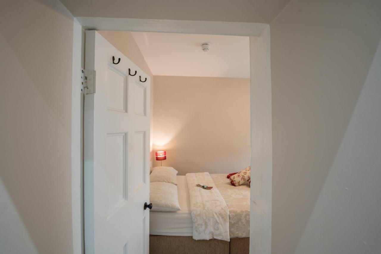 Charming 2-Bed Apartment In Donegal Town Centre Exterior foto