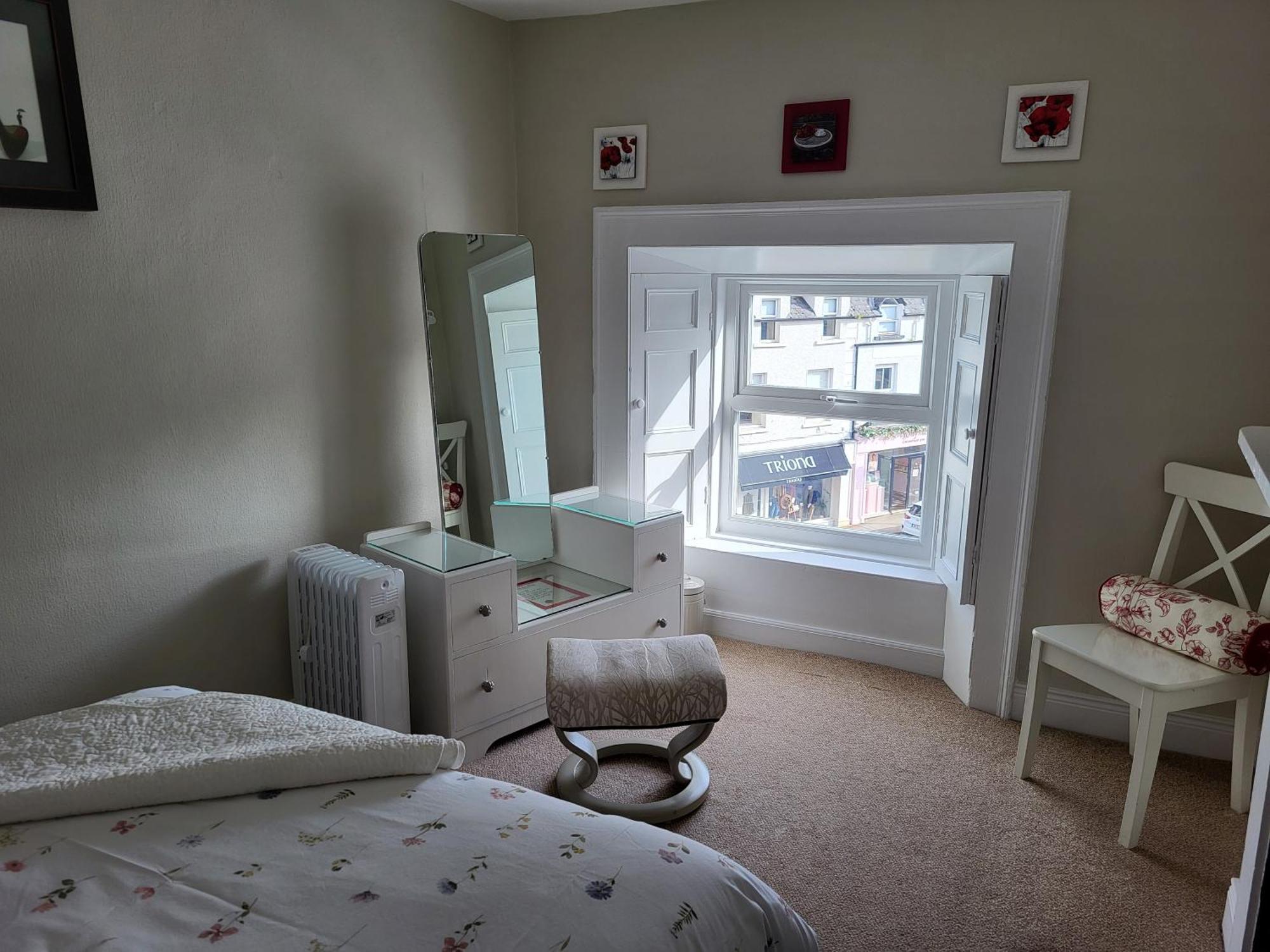 Charming 2-Bed Apartment In Donegal Town Centre Exterior foto
