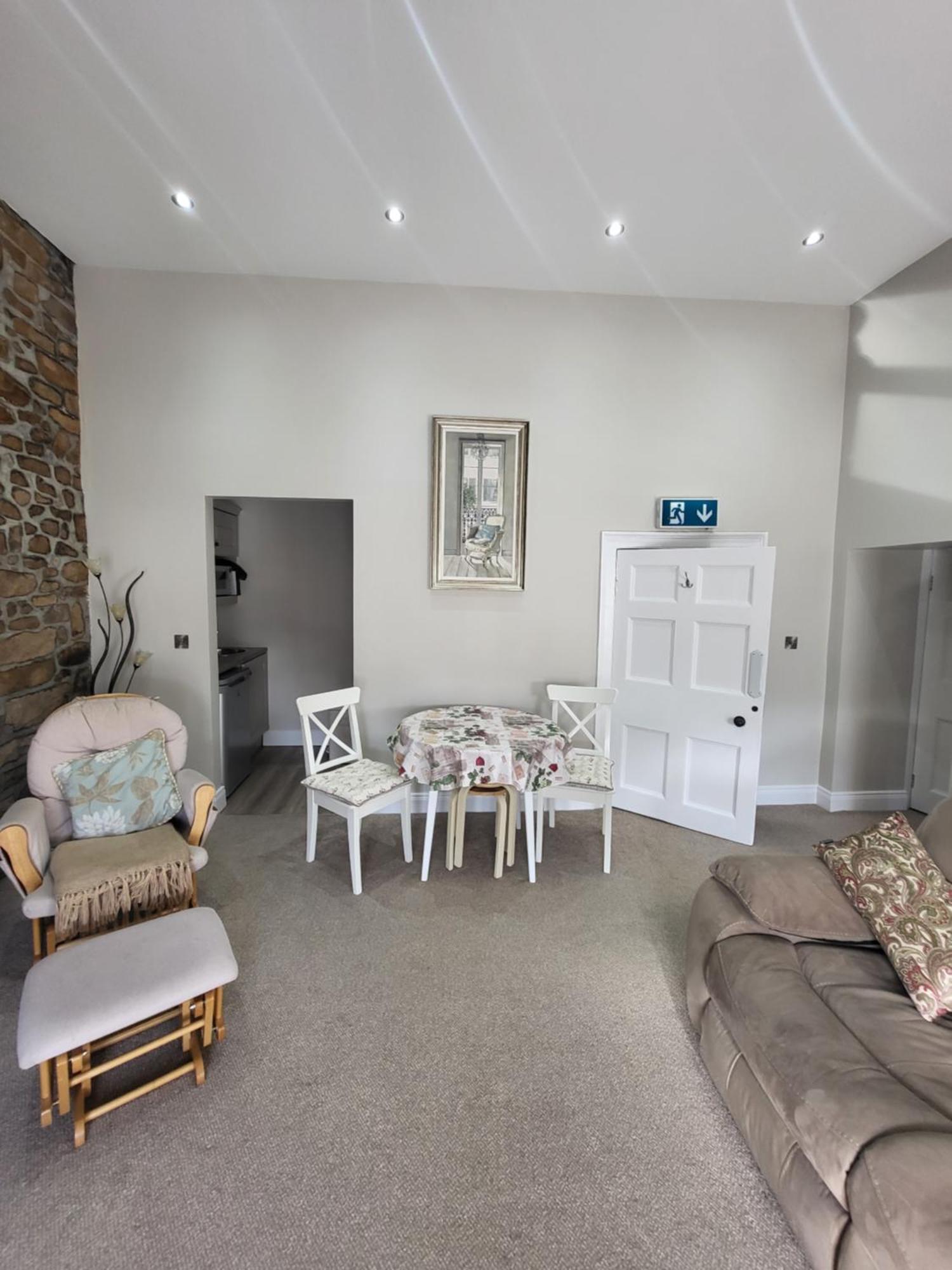 Charming 2-Bed Apartment In Donegal Town Centre Exterior foto